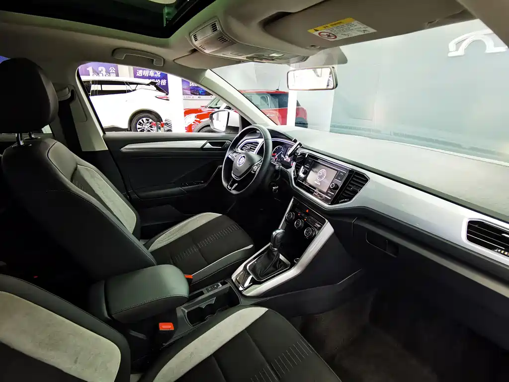 Volkswagen T-Roc 2020 — фото 12