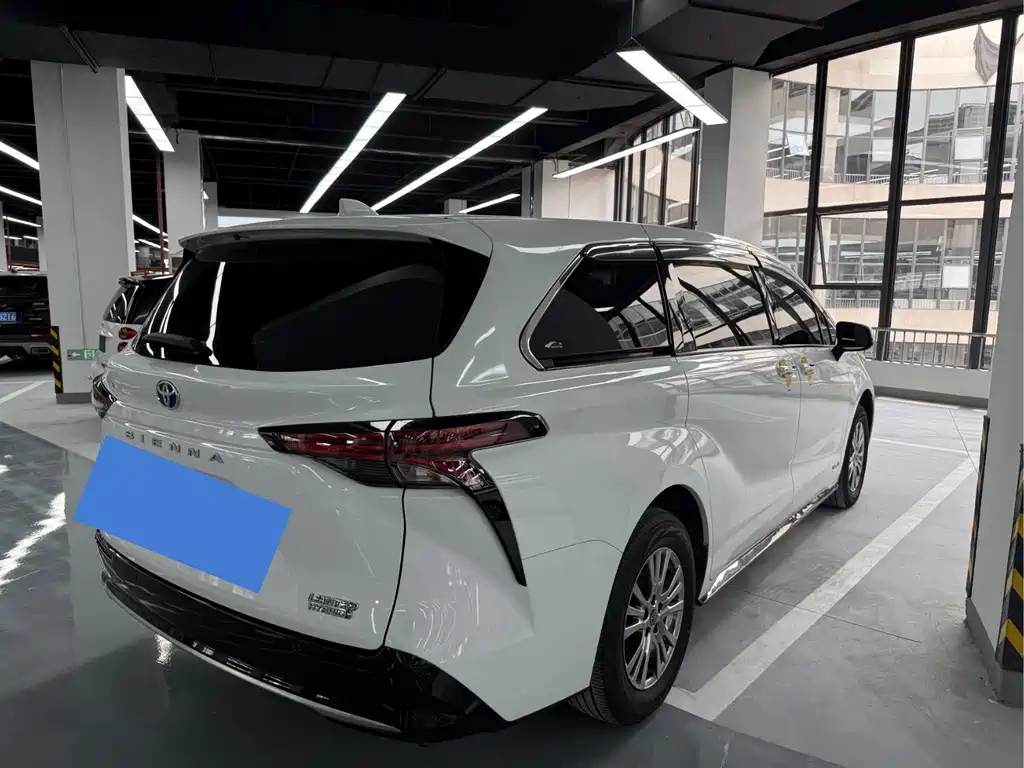 Toyota Sienna 2022 — фото 11