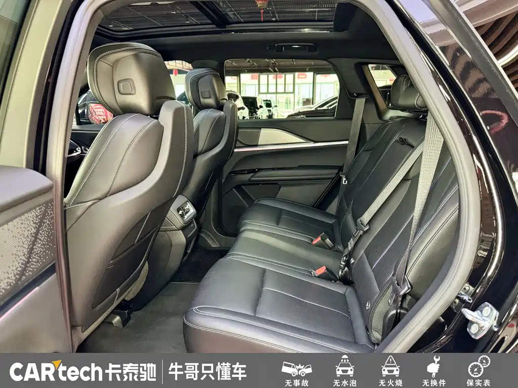Cadillac XT5 2025 — фото 18