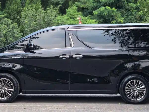 Toyota Alphard 2023