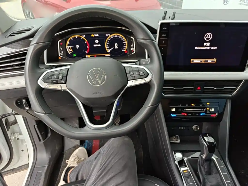 Volkswagen Tiguan L 2024 — фото 11