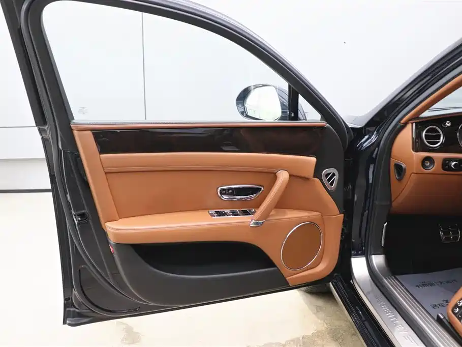 Bentley Flying Spur 2014 — фото 10