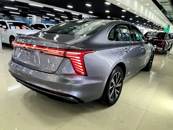 Hongqi H5 PHEV 2025