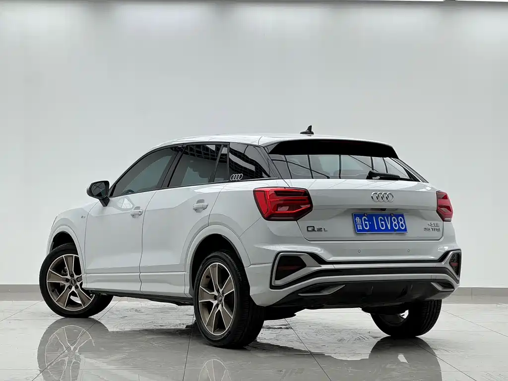 Audi Q2L 2023
