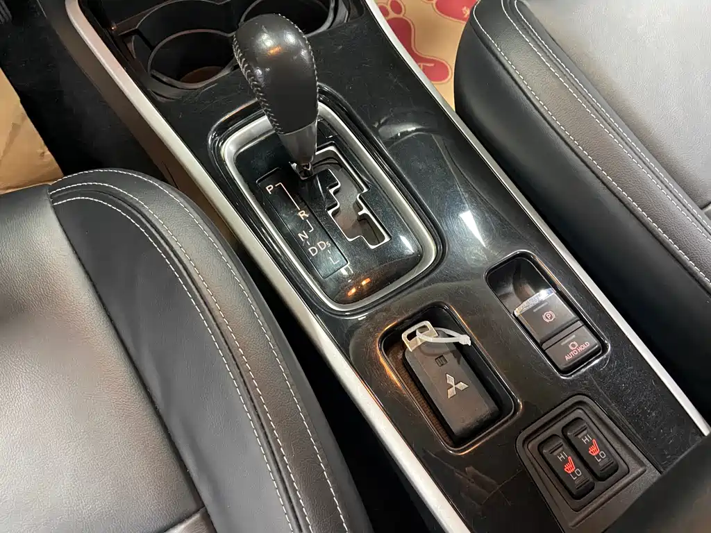 Mitsubishi Outlander 2020 — фото 10