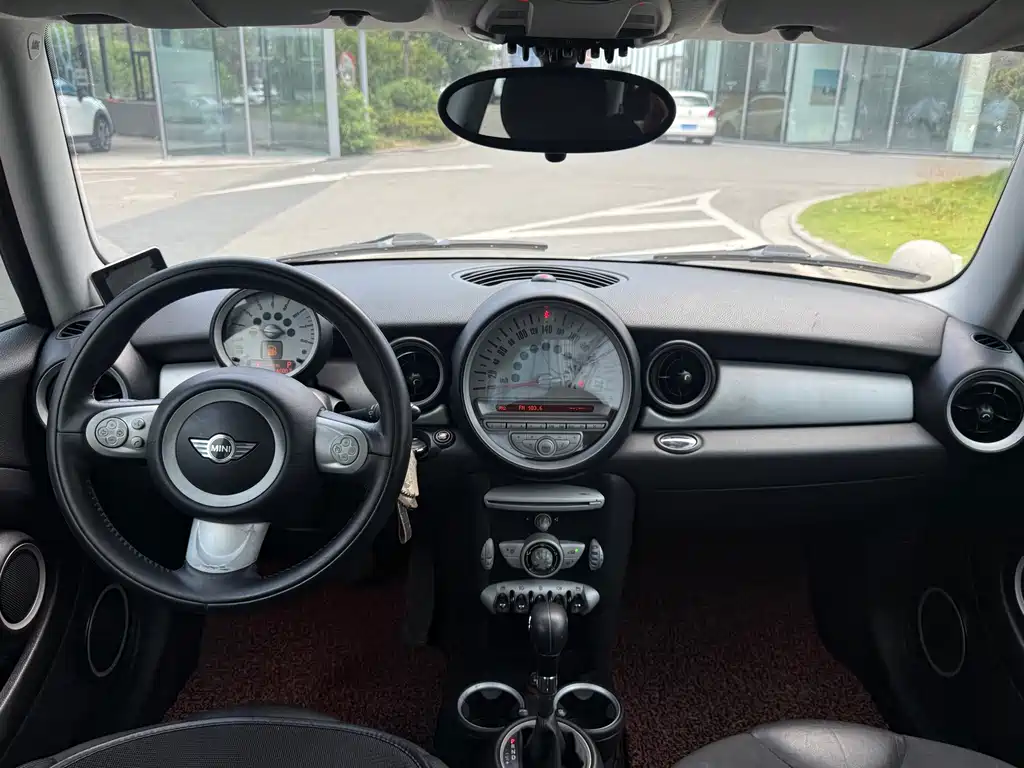 MINI MINI 2011