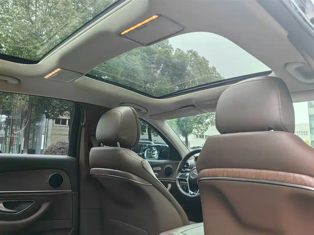 Mercedes-Benz E-Class 2022 — фото 13