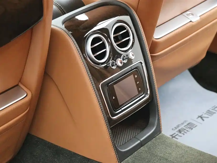 Bentley Flying Spur 2014 — фото 19