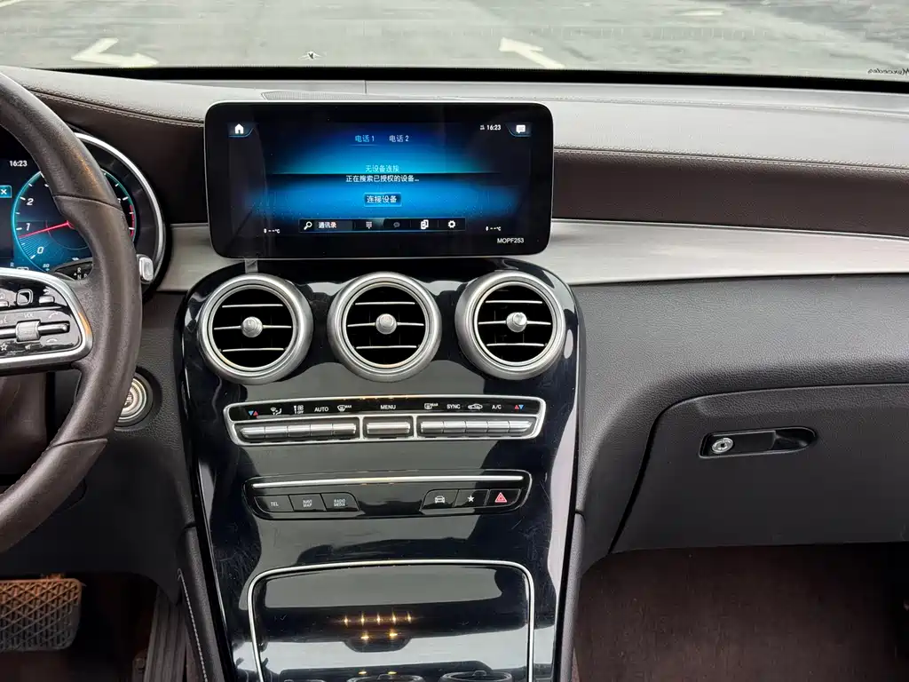 Mercedes-Benz GLC 2021 — фото 11