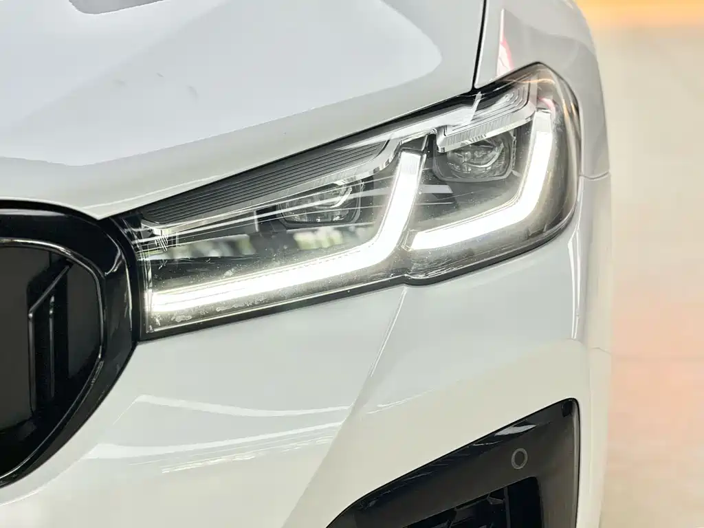 BMW 5 Series 2021 — фото 17