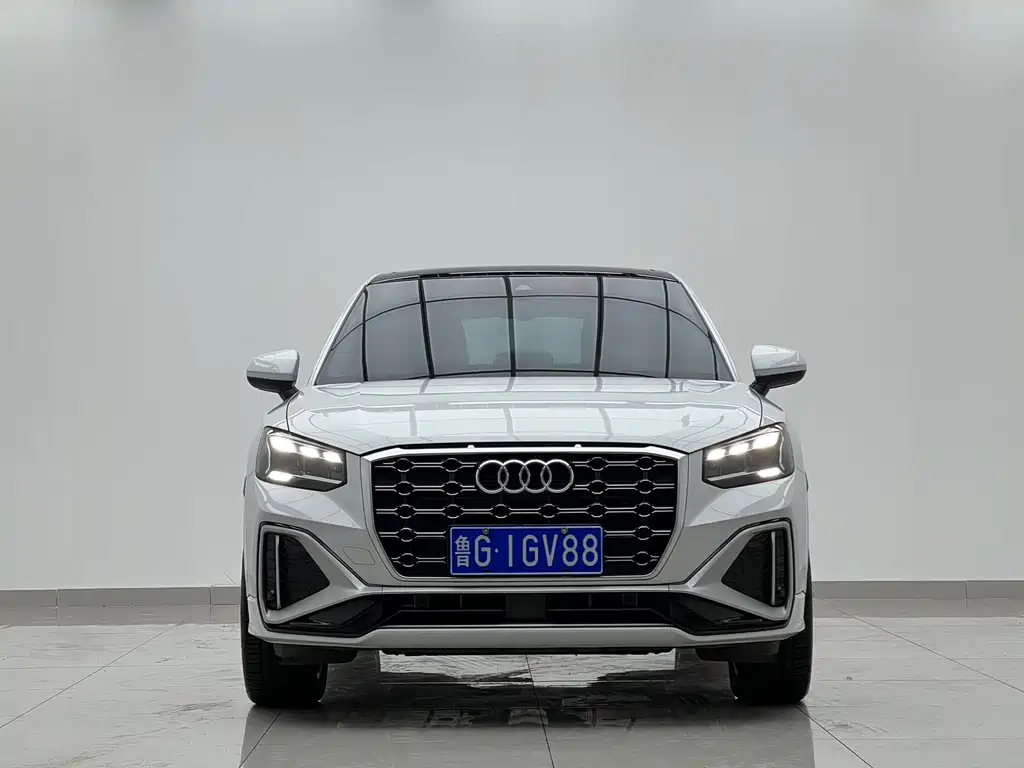 Audi Q2L 2023