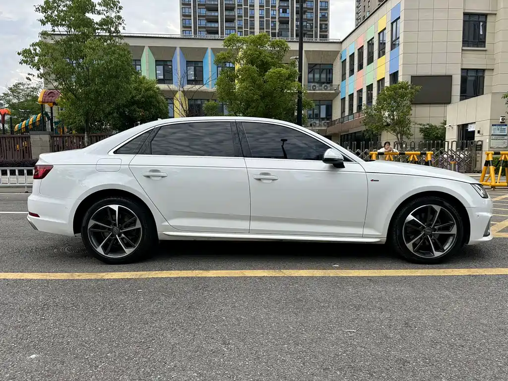 Audi A4L 2019 — фото 18