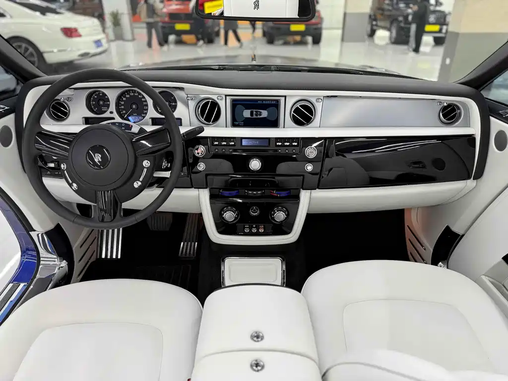 Rolls-Royce Phantom 2012 — фото 11
