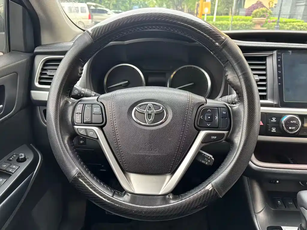 Toyota Highlander 2017 — фото 10