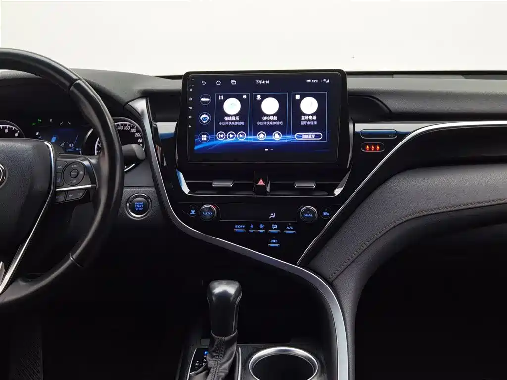 Toyota Camry 2023 — фото 12