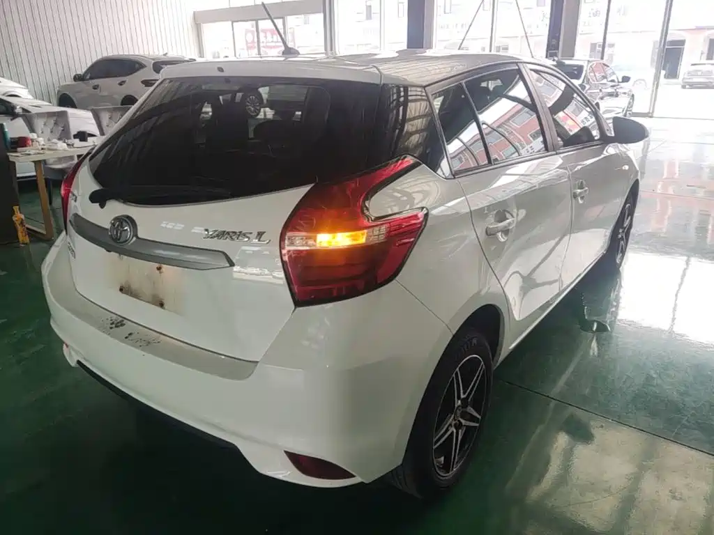 Toyota Yaris L 2019 — фото 7