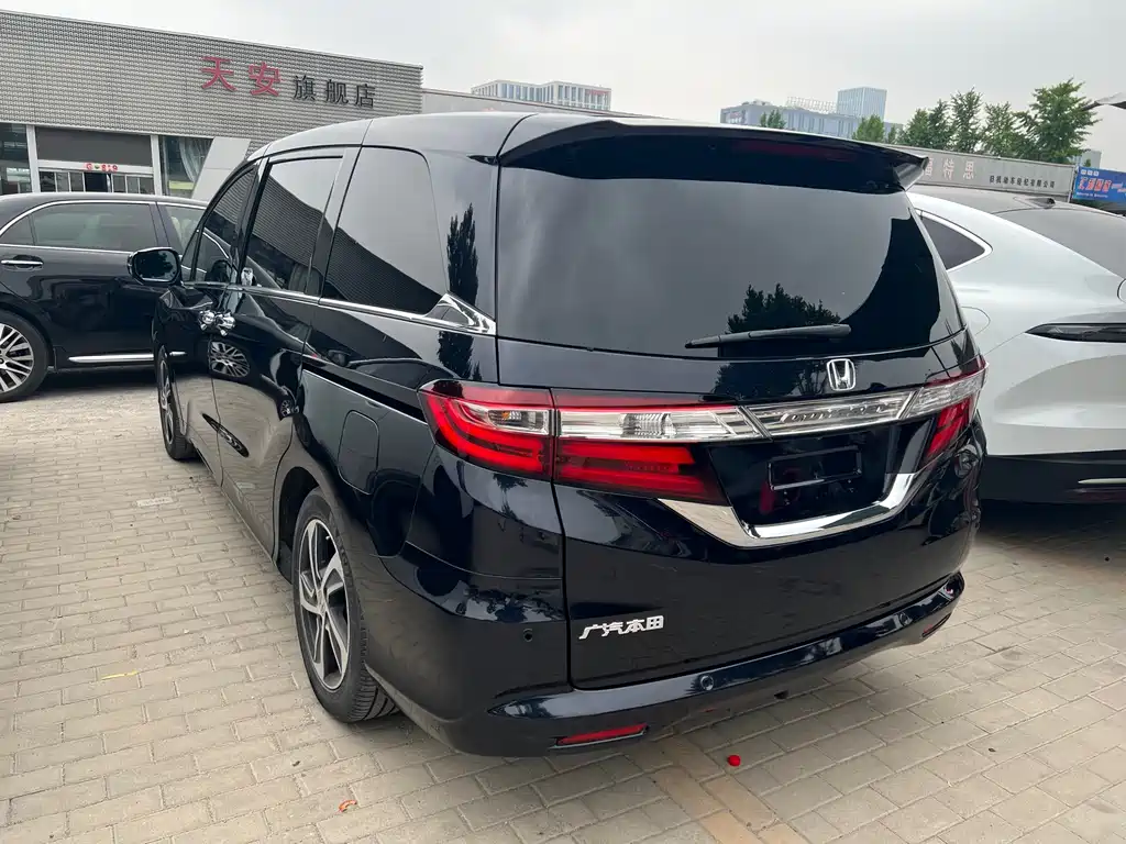 Honda Odyssey 2015 — фото 5