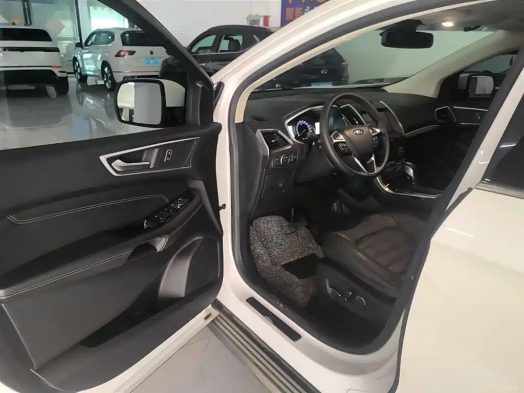 Ford Edge 2018 — фото 16