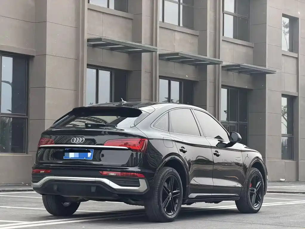 Audi Q5L Sportback 2022 — фото 11