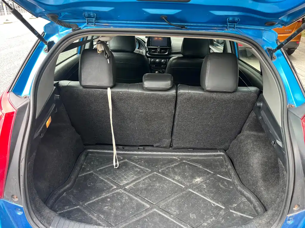 Toyota Yaris L 2014 — фото 10