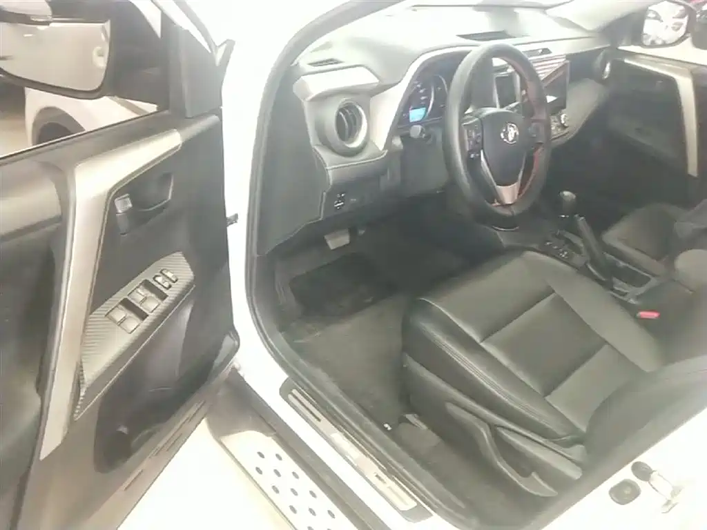 Toyota RAV4 2016 — фото 16