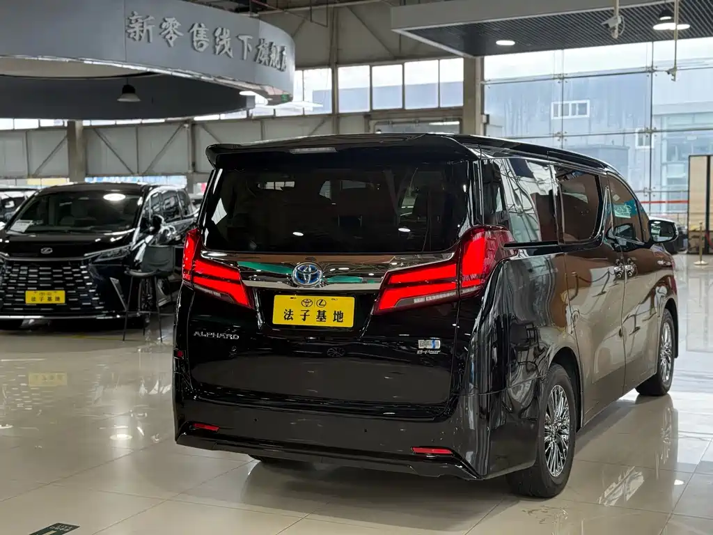 Toyota Alphard 2019 — фото 25