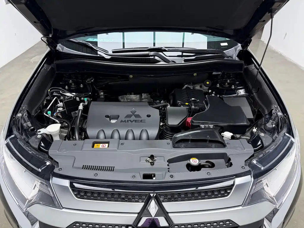 Mitsubishi Outlander 2022 — фото 25