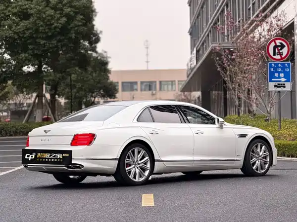 Bentley Flying Spur 2022