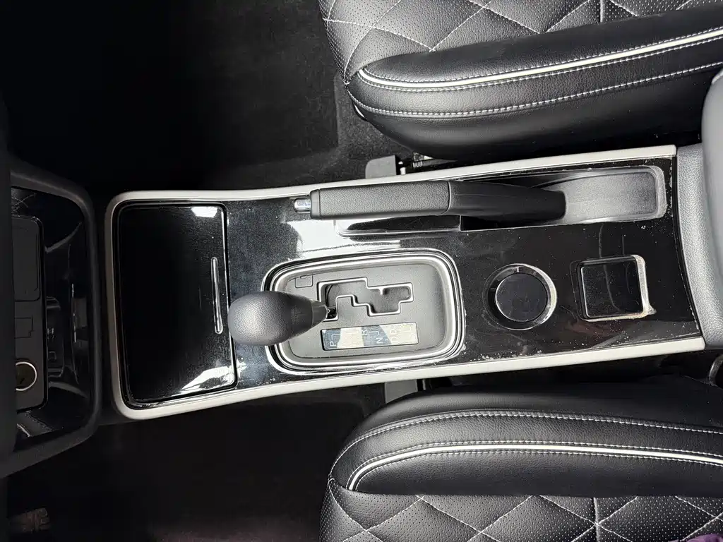 Mitsubishi Outlander 2022 — фото 11