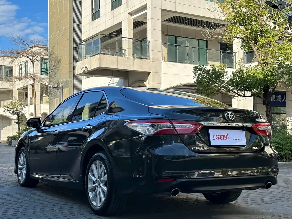 Toyota Camry 2019 — фото 7