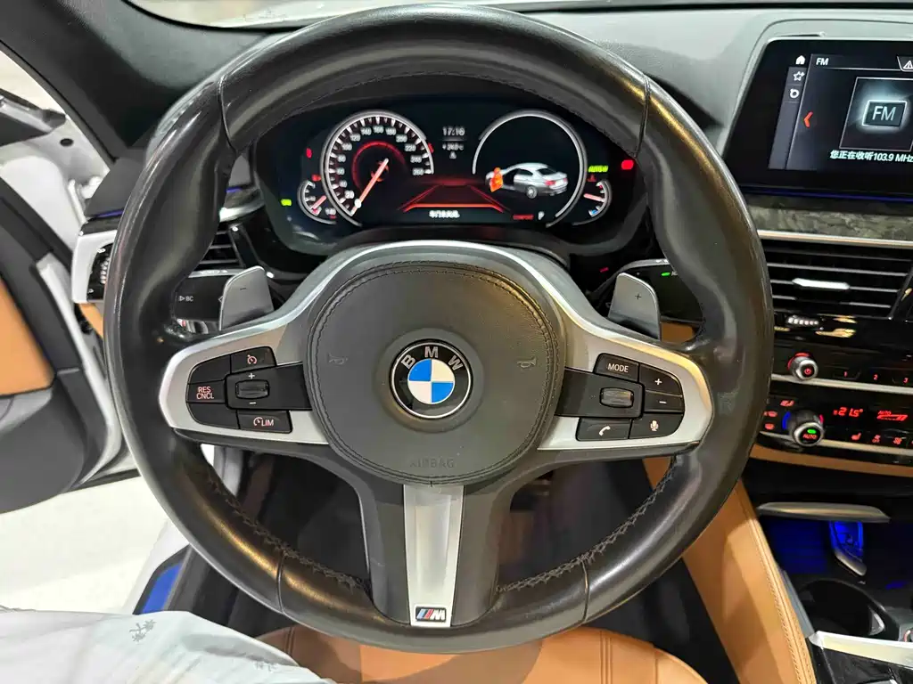 BMW 5 Series 2018 — фото 9