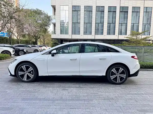 Mercedes-Benz EQE 2025