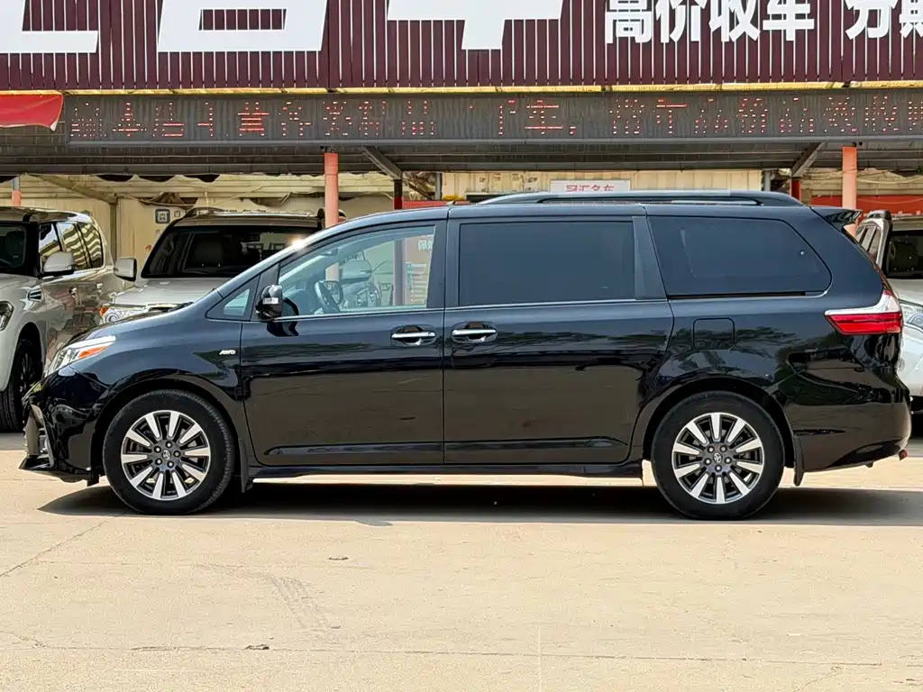 Toyota Sienna 2019 — фото 4