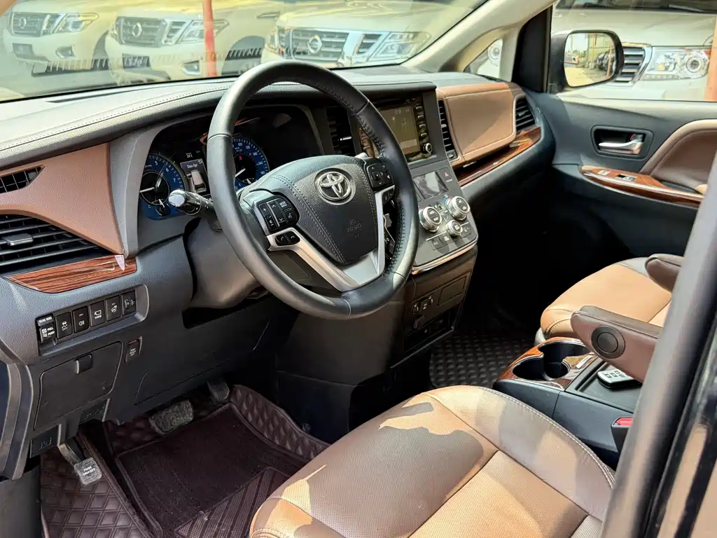 Toyota Sienna 2019 — фото 15
