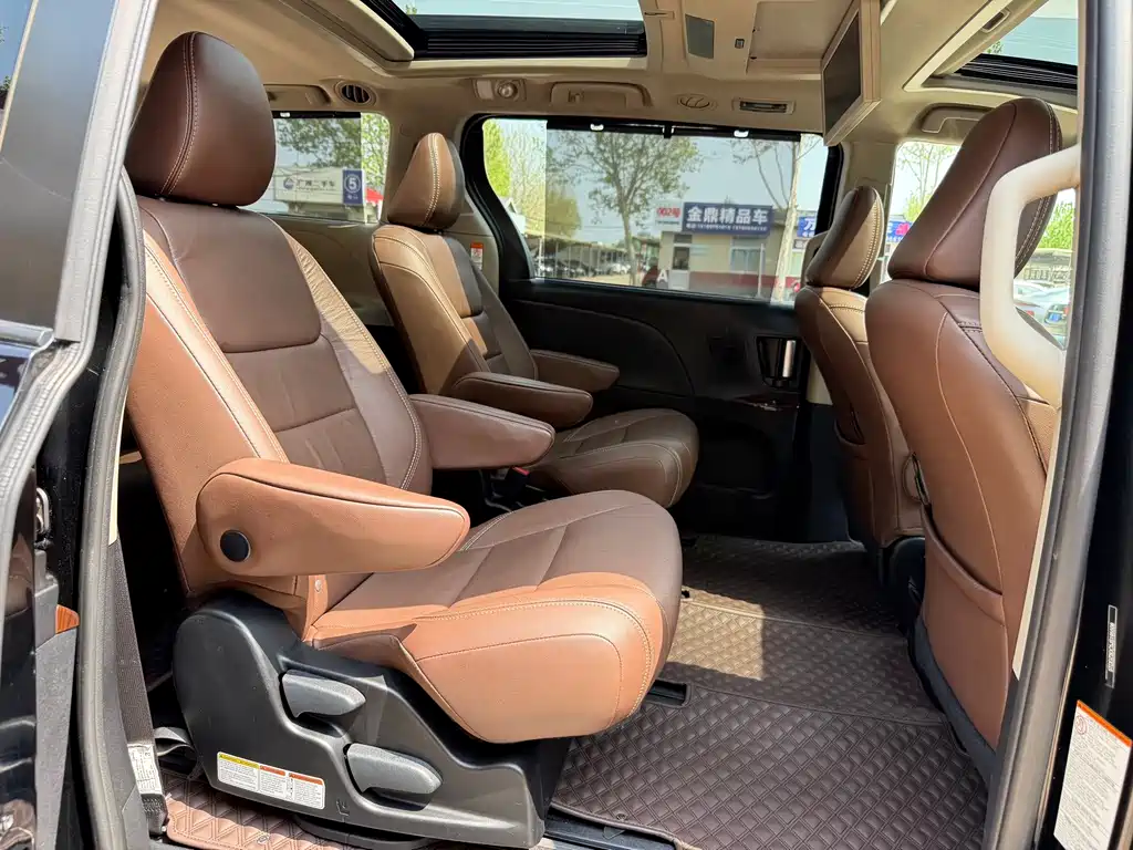 Toyota Sienna 2019 — фото 21