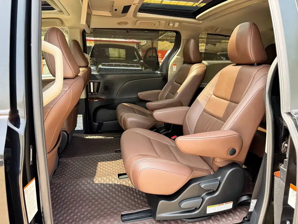 Toyota Sienna 2019 — фото 18