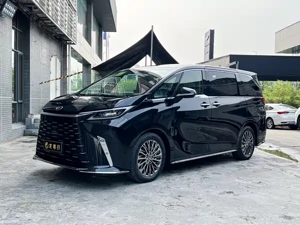 Lexus LM 2025