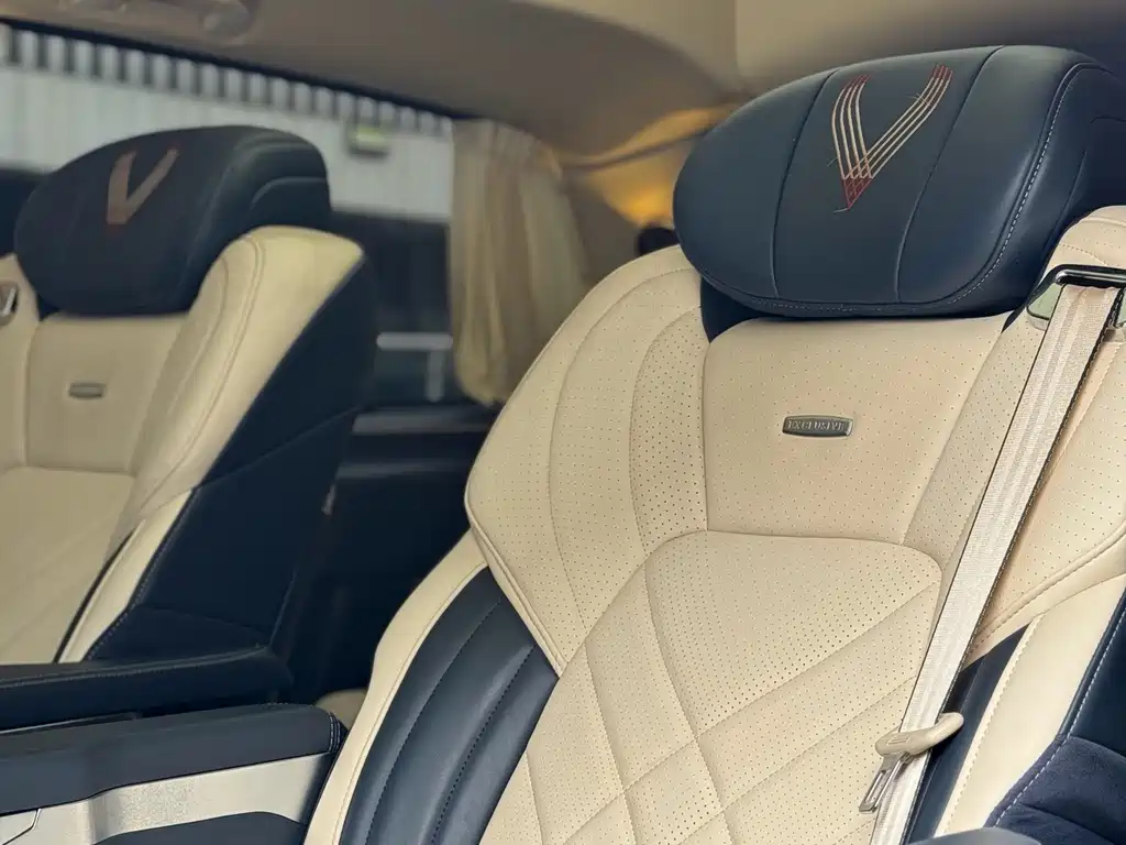 Mercedes-Benz V-Class 2023 — фото 11
