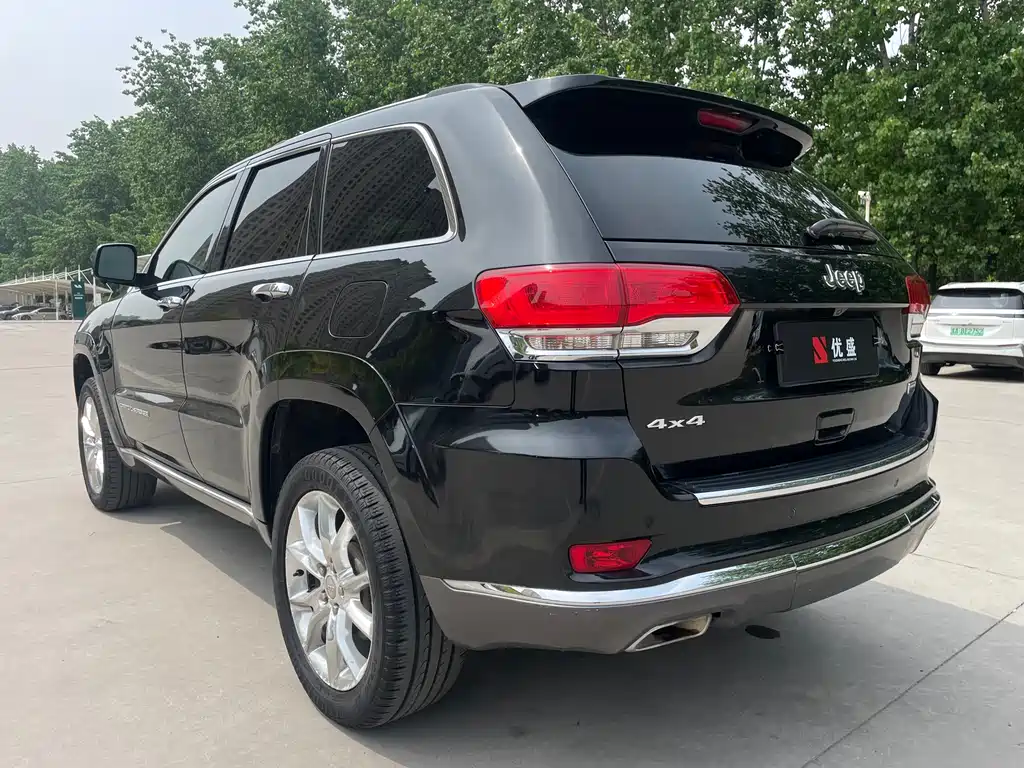 Jeep Grand Cherokee 2013 — фото 9