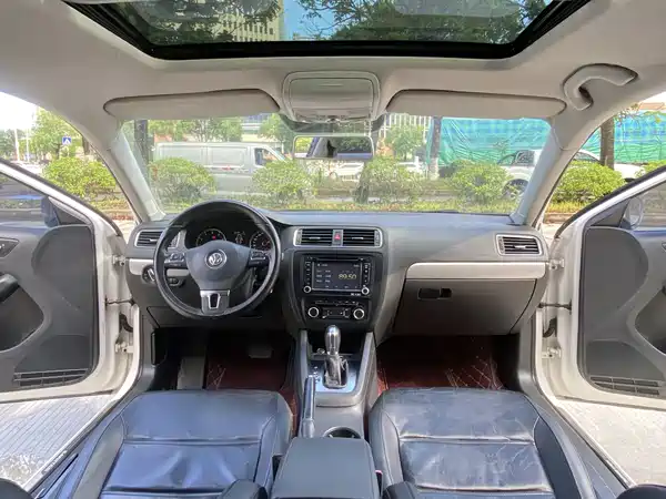 Volkswagen Sagitar 2014