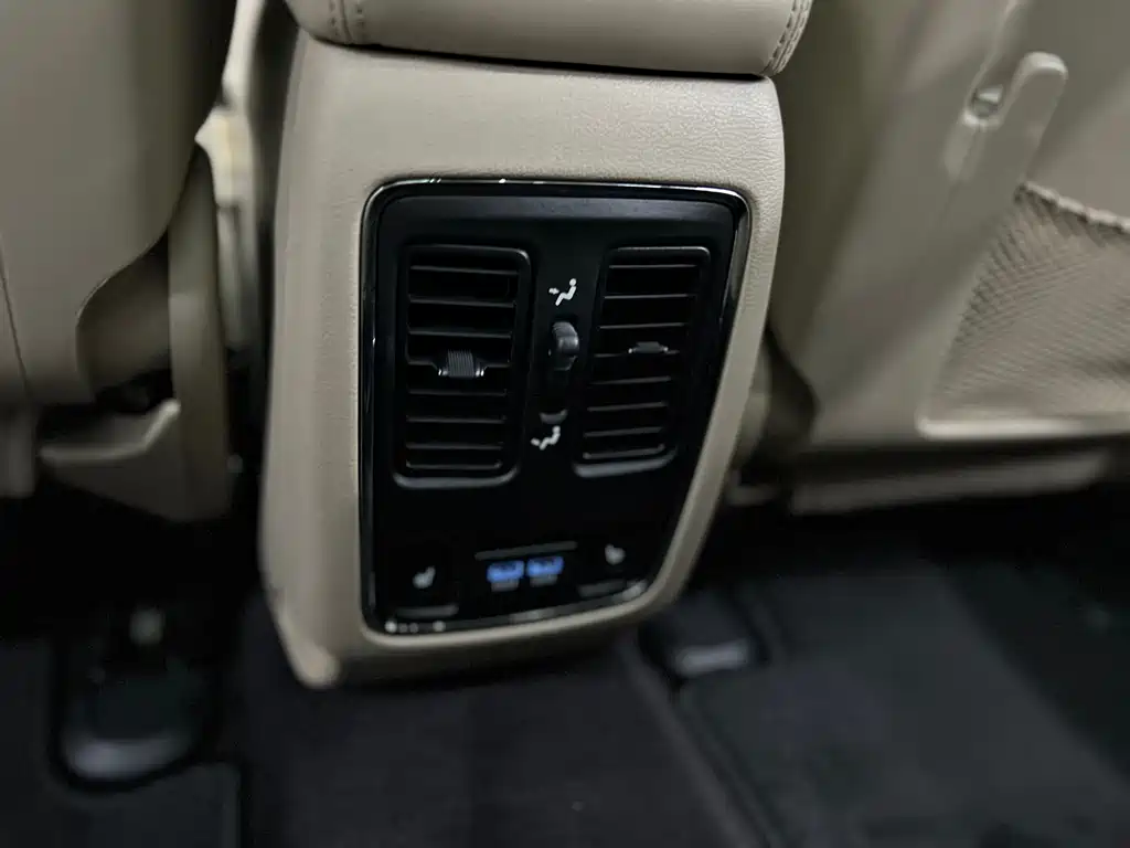 Jeep Grand Cherokee 2018 — фото 16