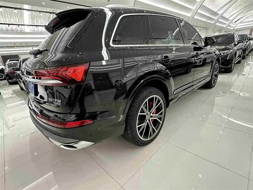 Audi Q7 2024 — фото 12