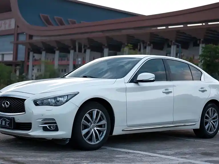 Infiniti Q50L 2015