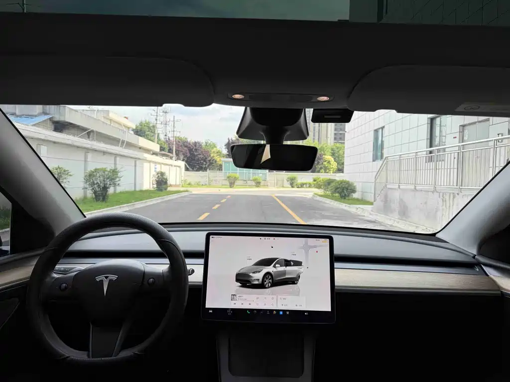 Tesla Model Y 2022 — фото 9