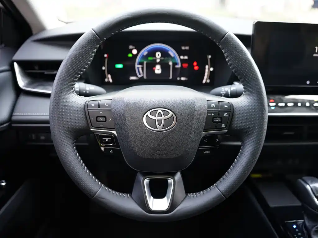 Toyota Camry 2024 — фото 18