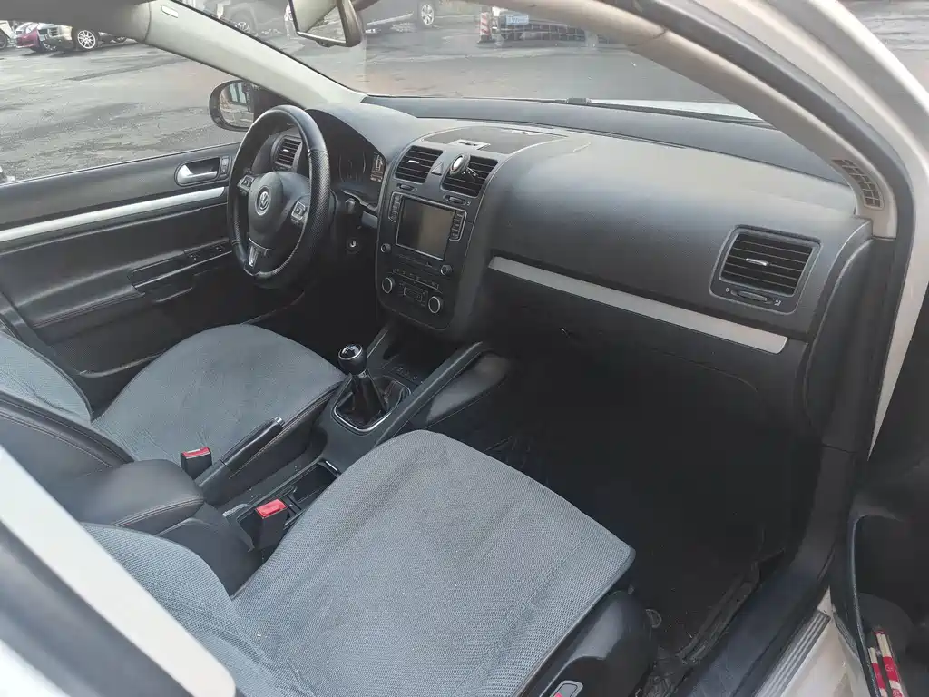 Volkswagen Sagitar 2011