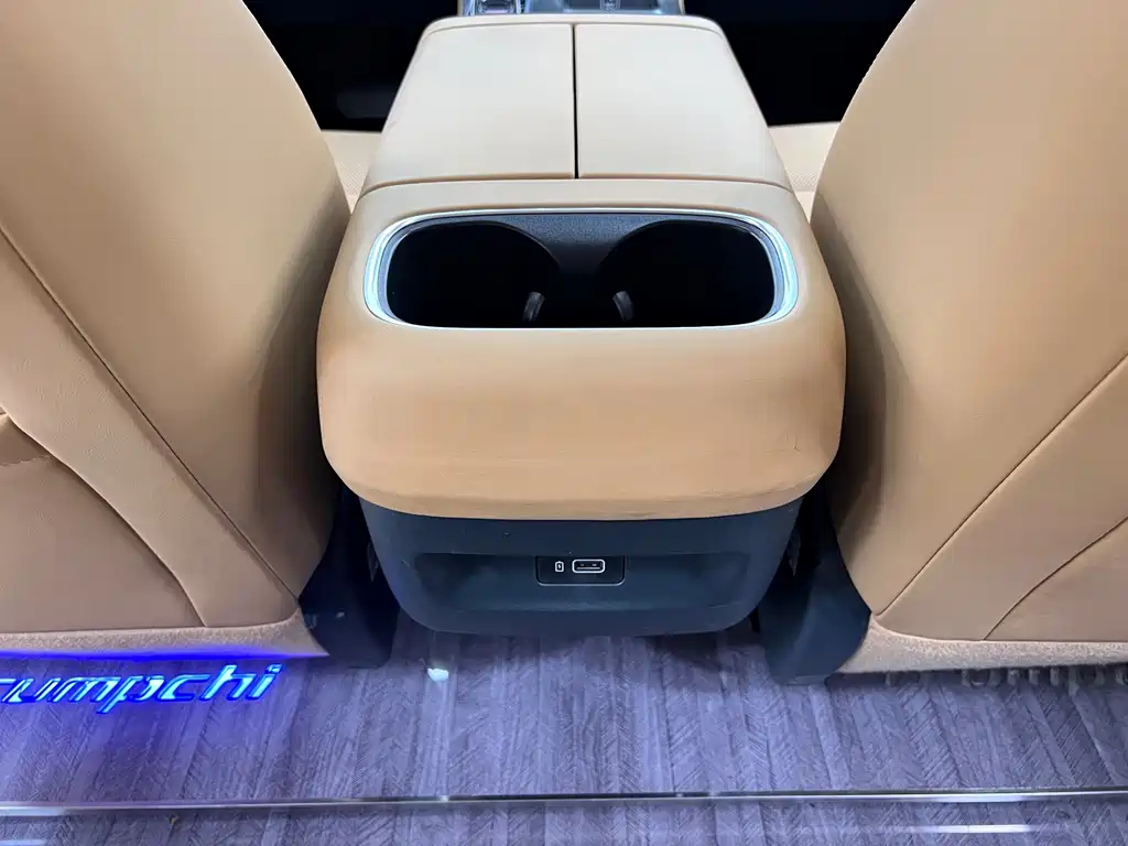 GAC Motor E8 PHEV 2023 — фото 19
