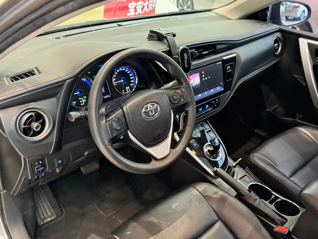 Toyota Corolla Hybrid 2022 — фото 8