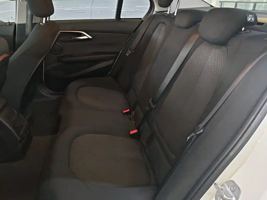 BMW 1 Series 2017 — фото 17