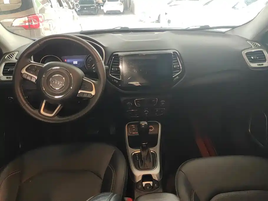 Jeep Compass 2019 — фото 12